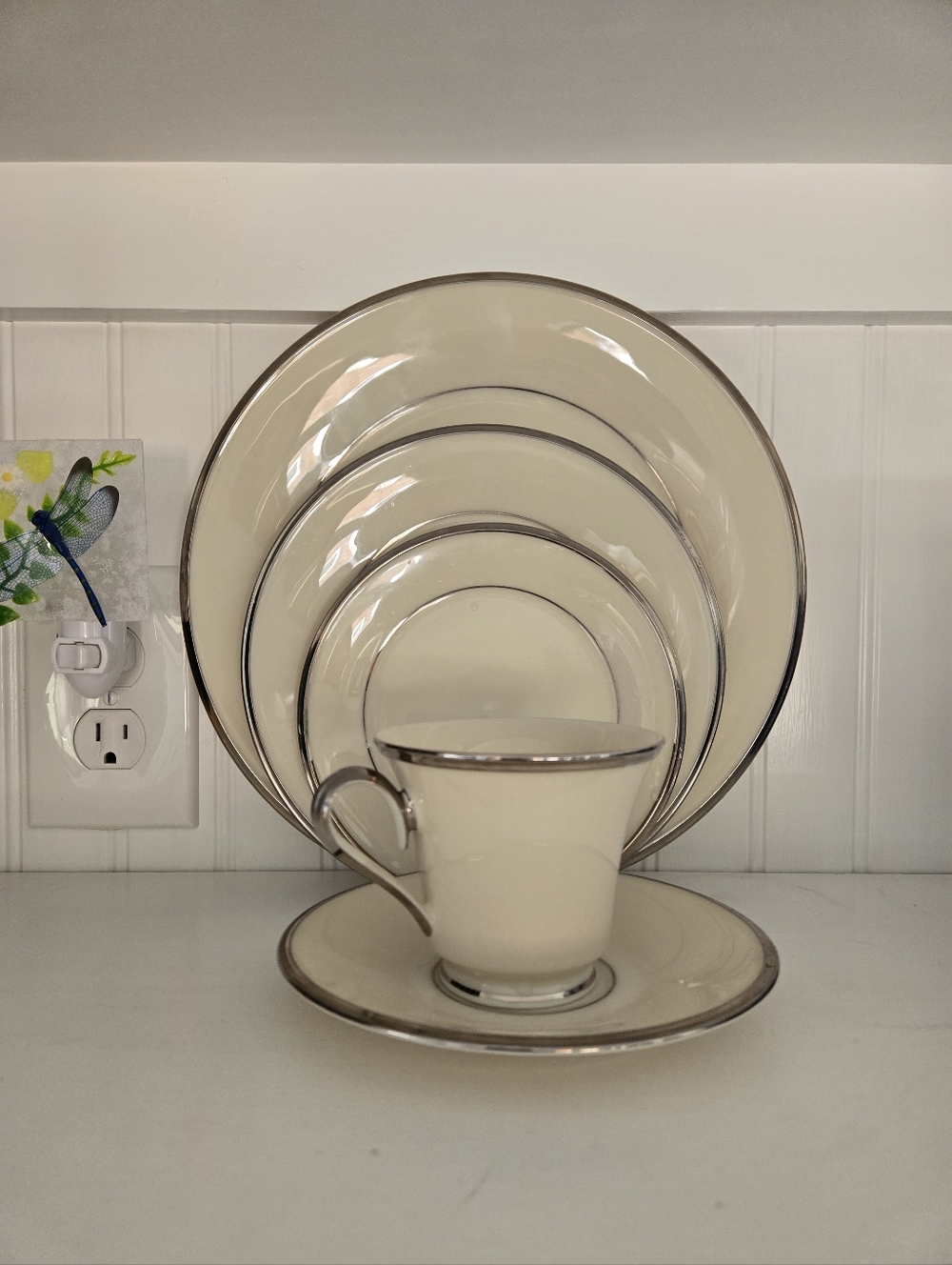 8 Vintage 5 Piece Place Settings Of Lenox Solitaire Bone China With Platinum Rim